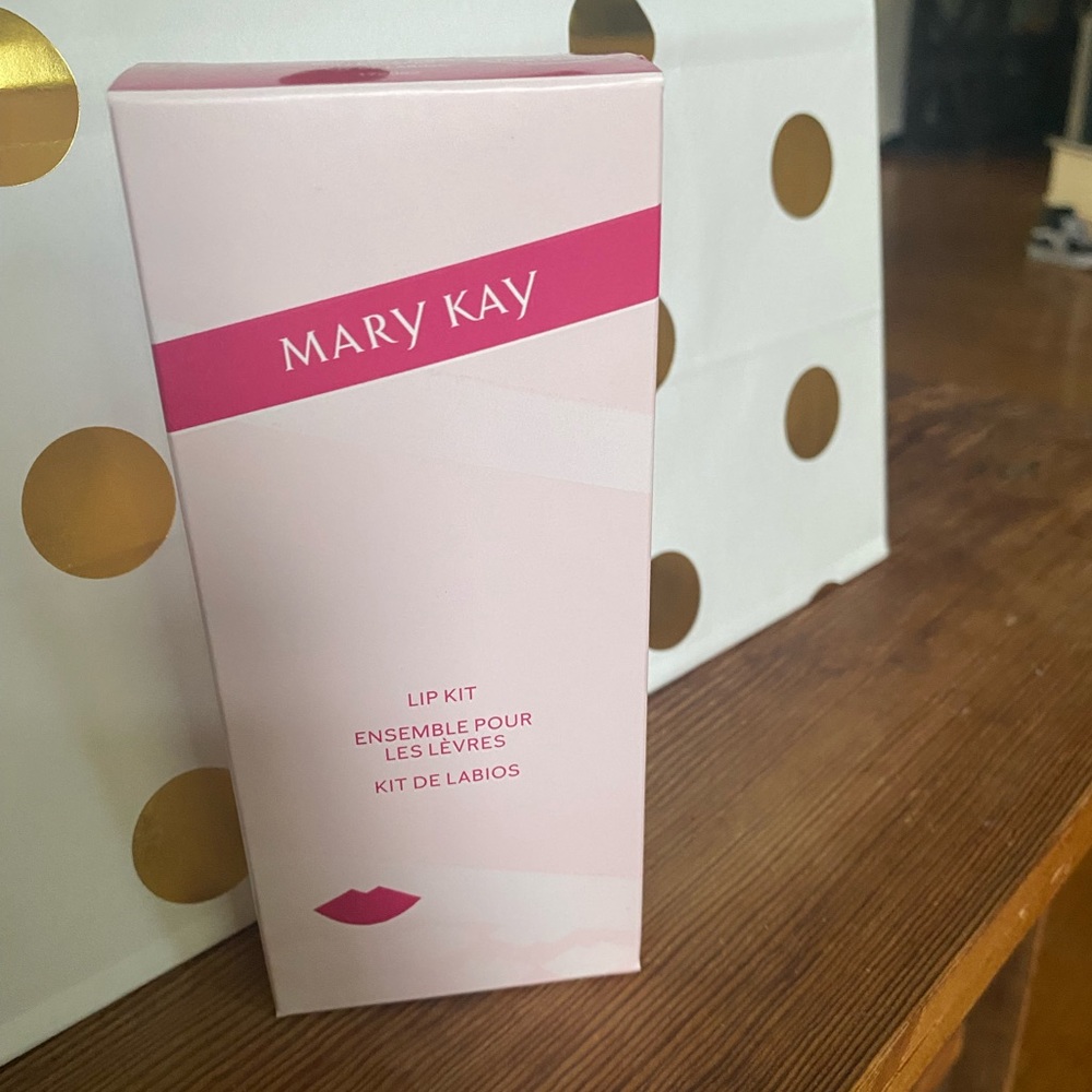 Creamy Lipstick/ Lipliner In The Shade Pink Rose!